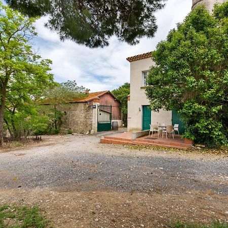 Apartment With Pool Amid Vineyards And Near The Beach Meze Bagian luar foto