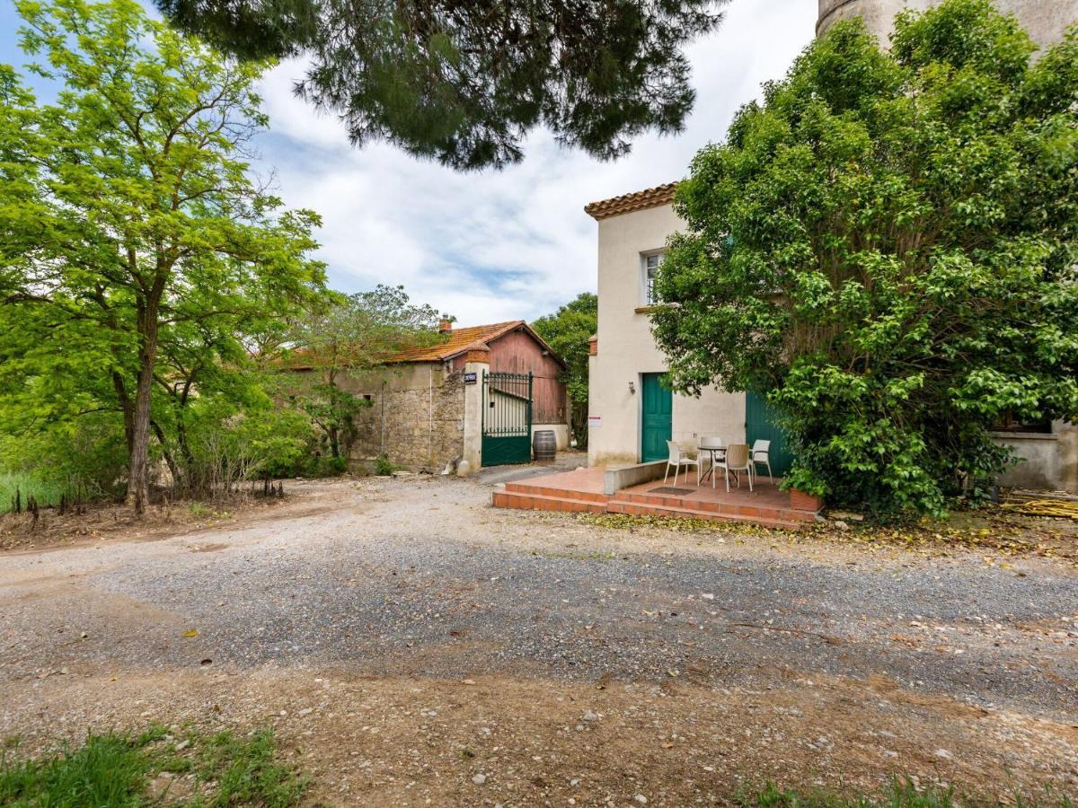 Apartment With Pool Amid Vineyards And Near The Beach Meze Bagian luar foto