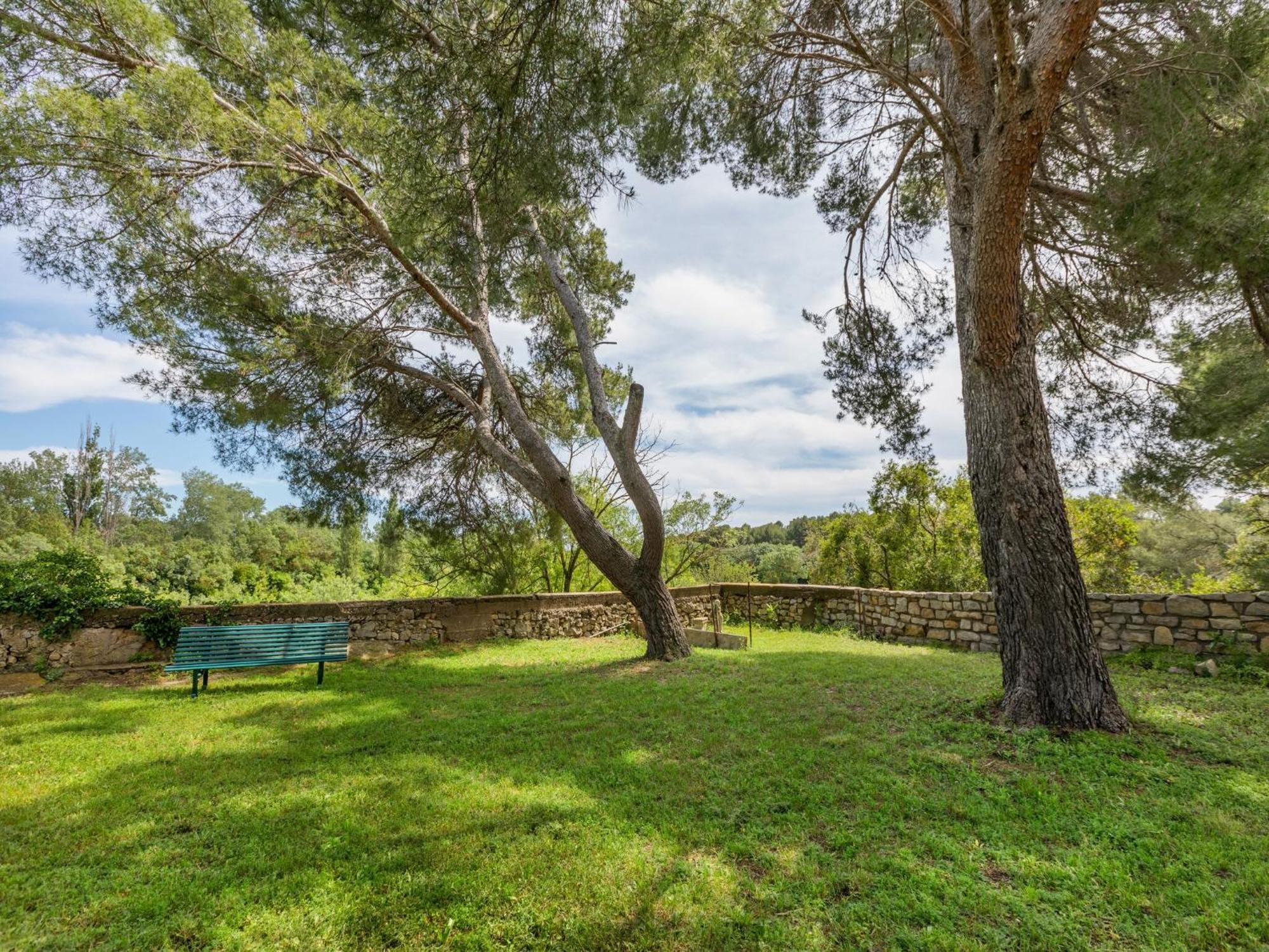 Apartment With Pool Amid Vineyards And Near The Beach Meze Bagian luar foto