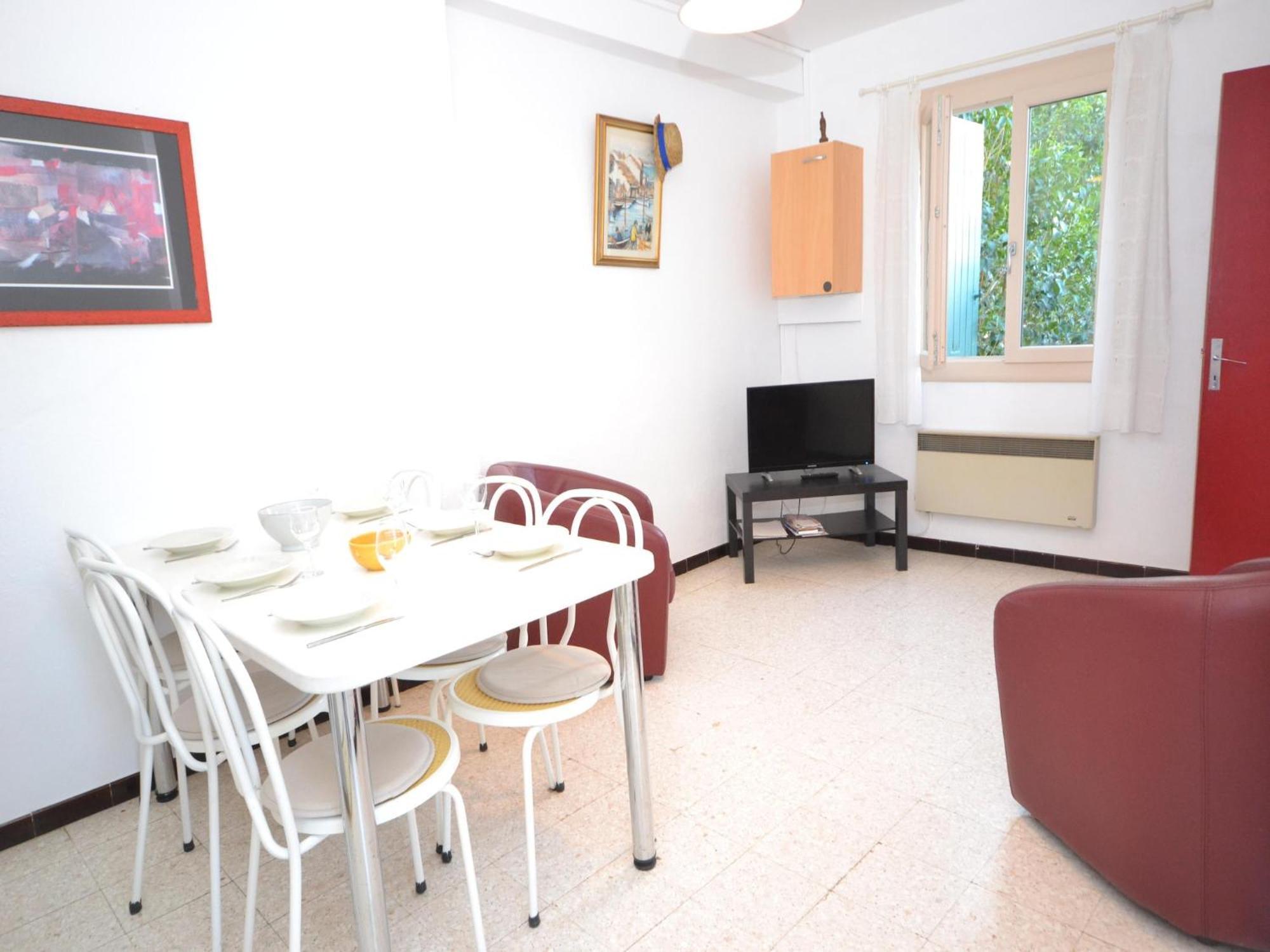 Apartment With Pool Amid Vineyards And Near The Beach Meze Bagian luar foto