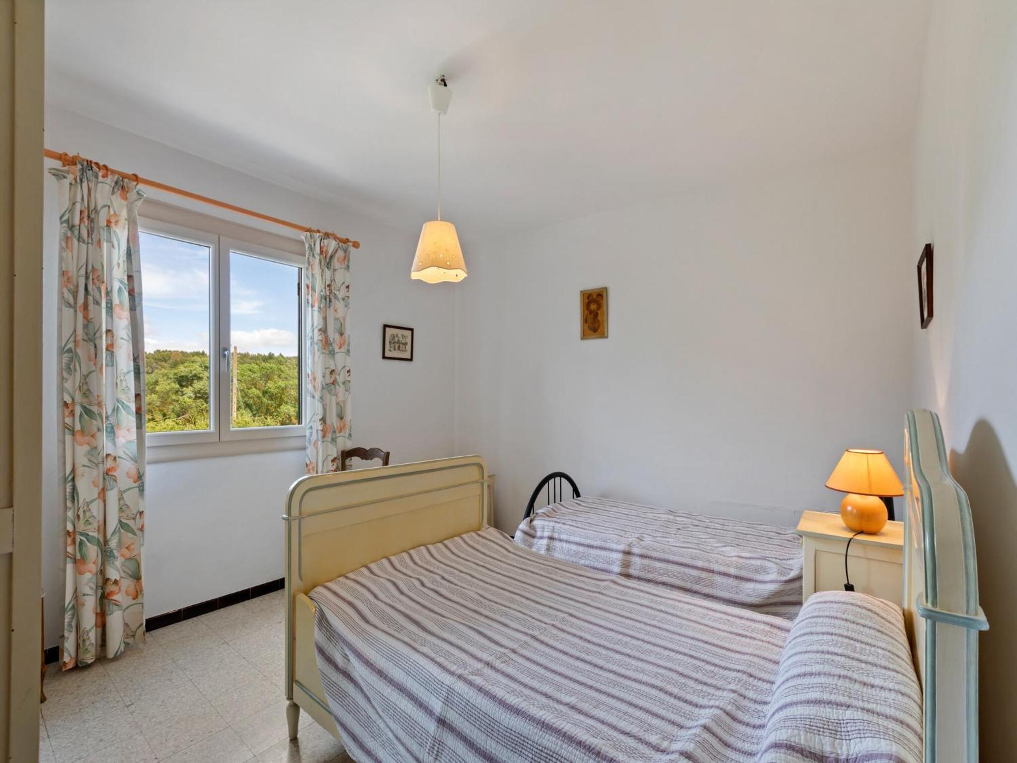 Apartment With Pool Amid Vineyards And Near The Beach Meze Bagian luar foto