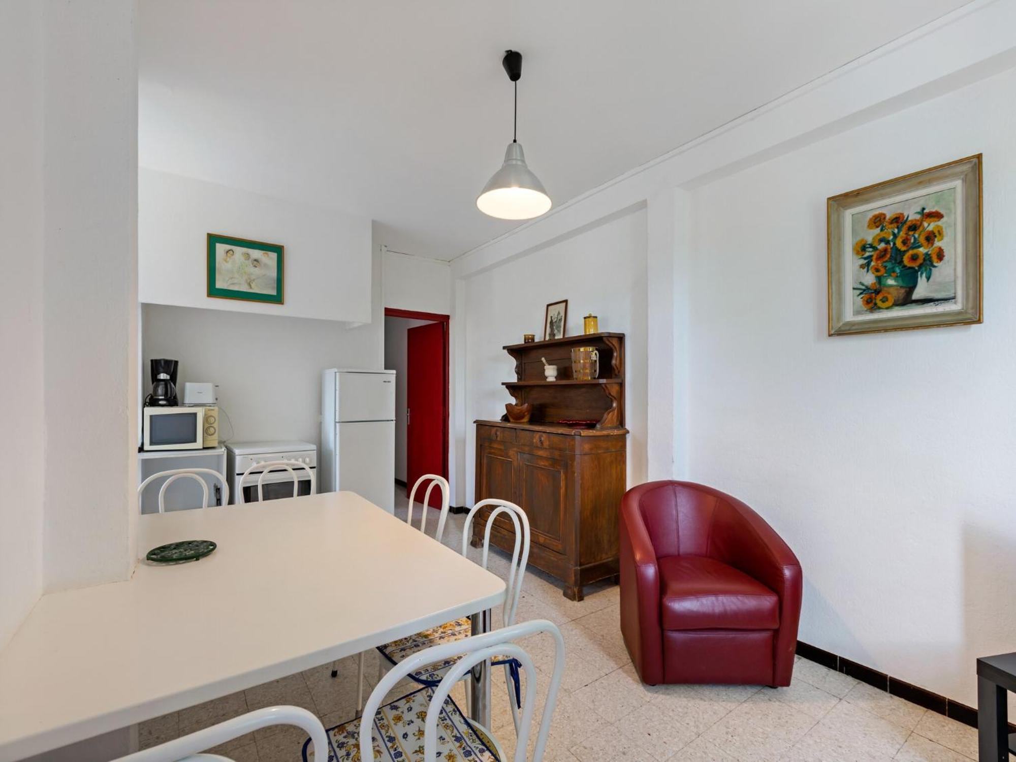 Apartment With Pool Amid Vineyards And Near The Beach Meze Bagian luar foto