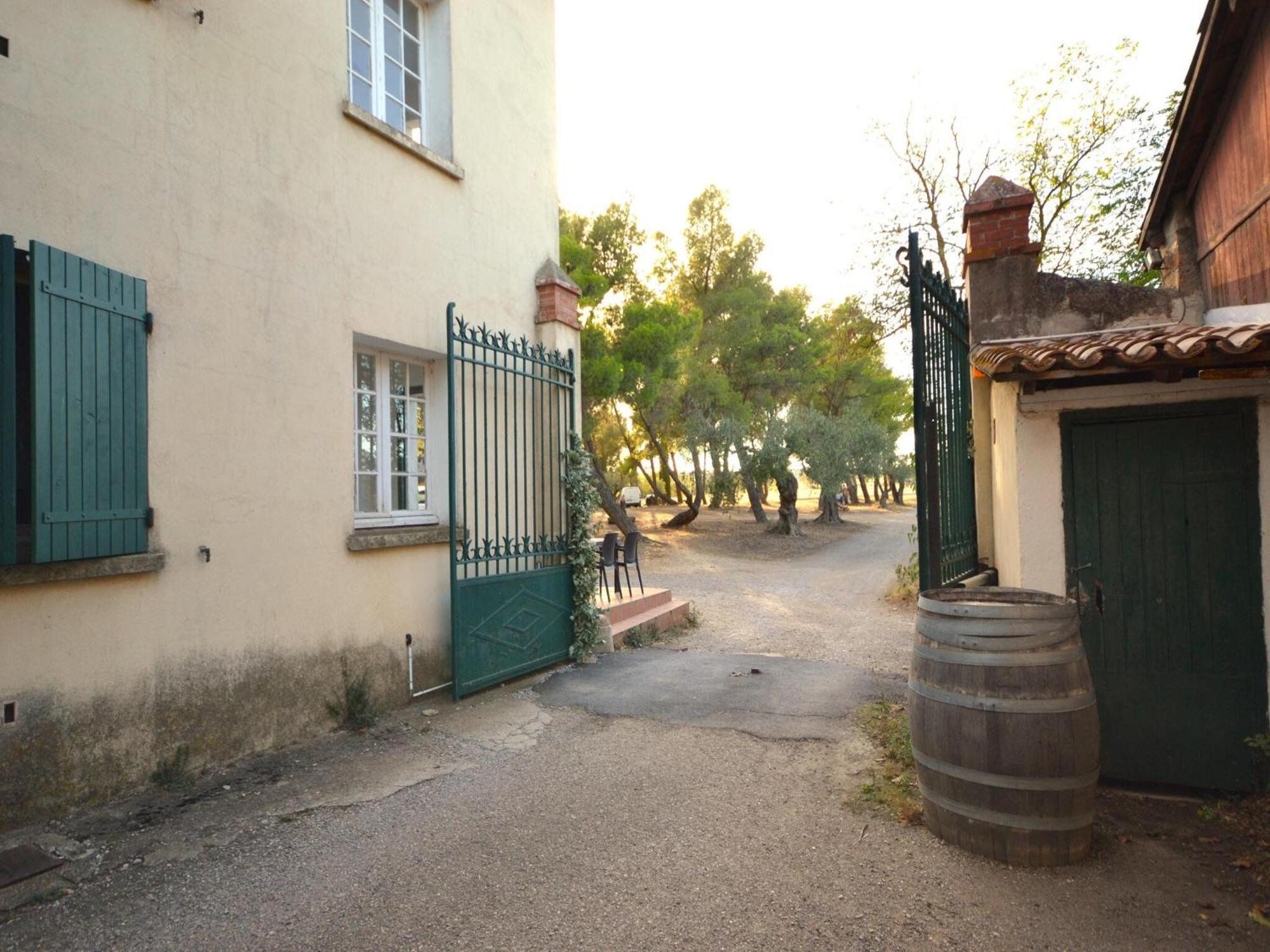Apartment With Pool Amid Vineyards And Near The Beach Meze Bagian luar foto