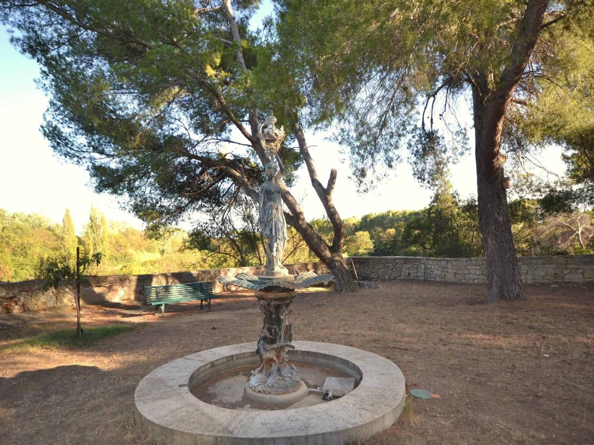 Apartment With Pool Amid Vineyards And Near The Beach Meze Bagian luar foto