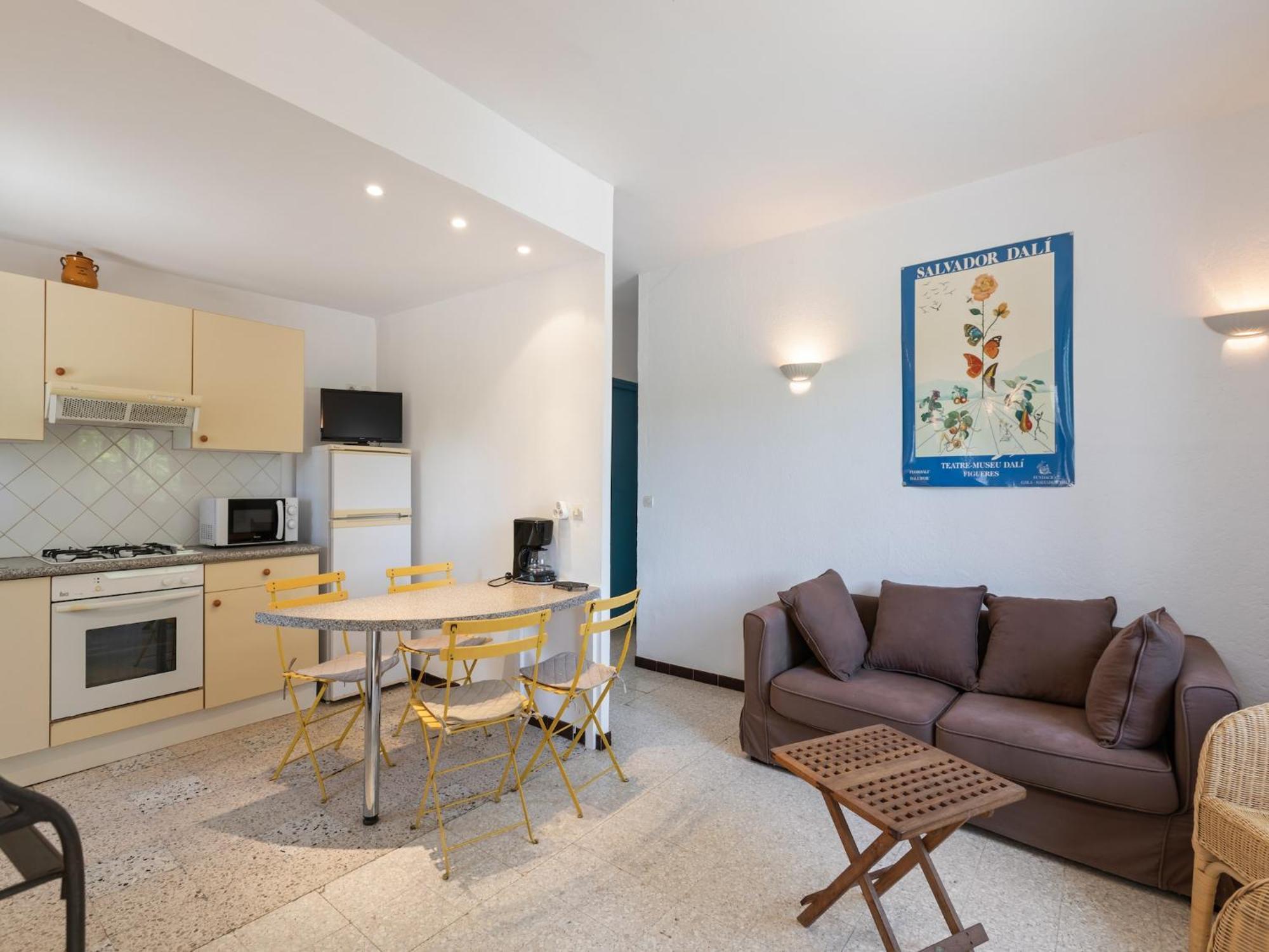 Apartment With Pool Amid Vineyards And Near The Beach Meze Bagian luar foto