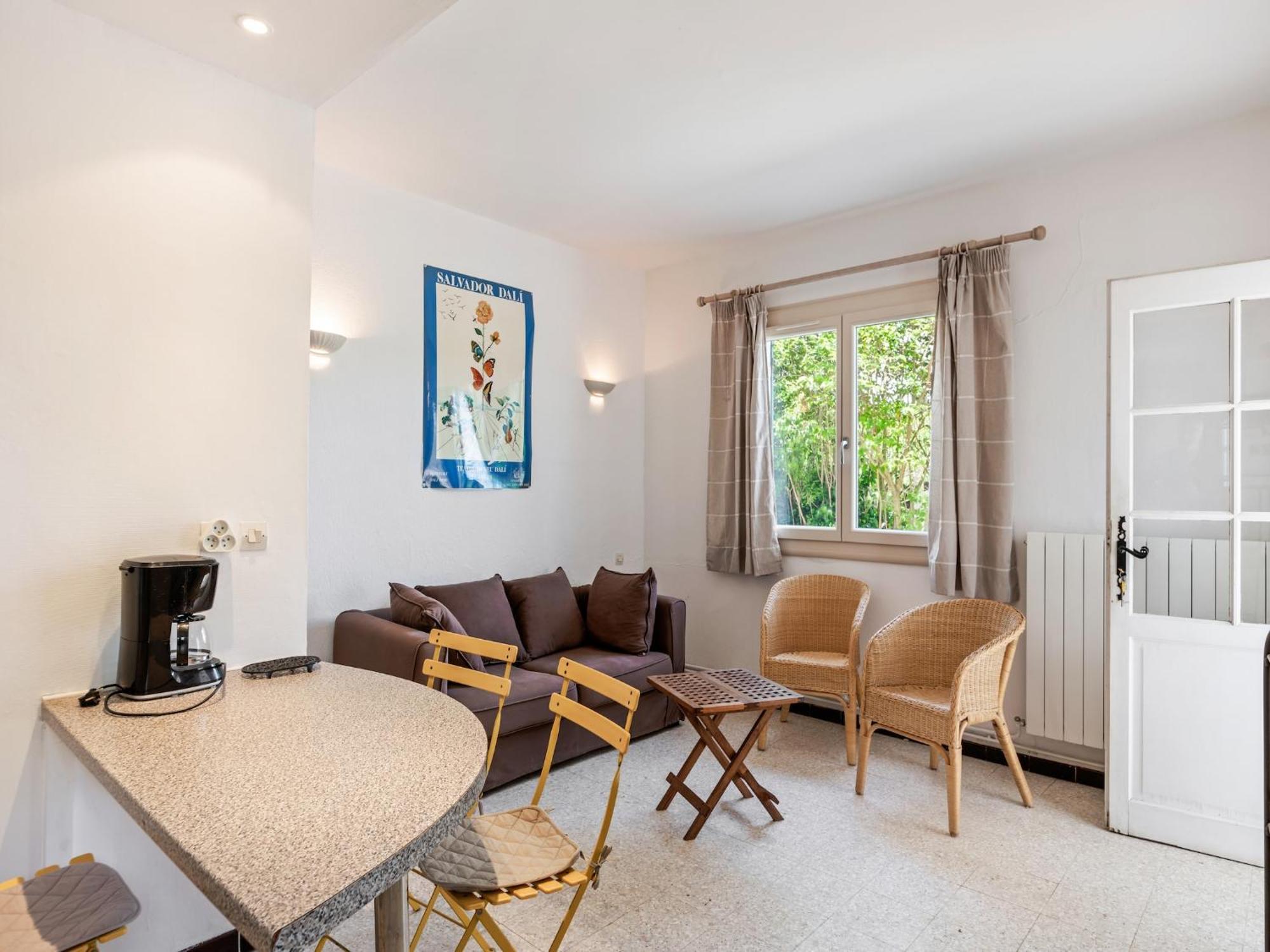 Apartment With Pool Amid Vineyards And Near The Beach Meze Bagian luar foto